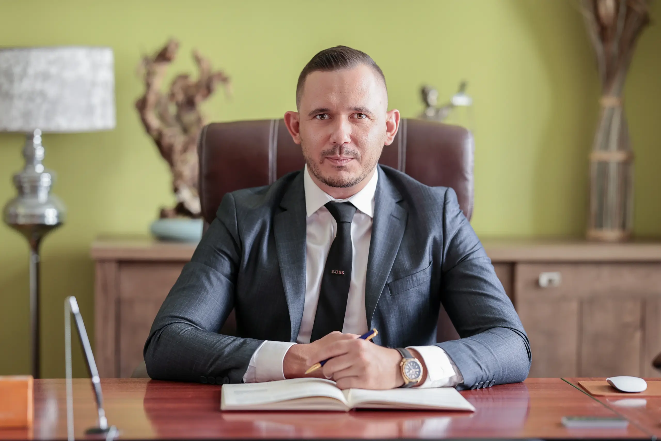 адвокат хаджиев